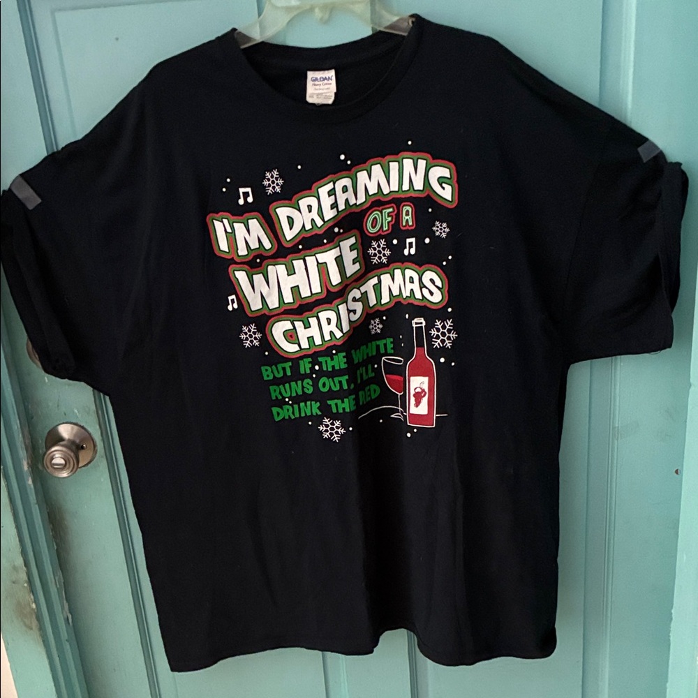 Gildan Christmas tee shirt. 200% cotton in size 3X. Highlighted.